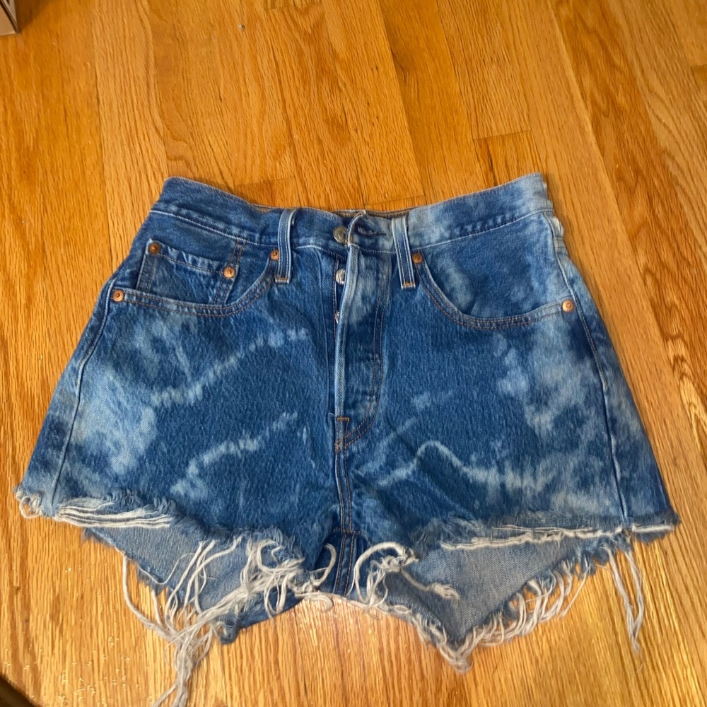 Size 26 Levi’s Shorts